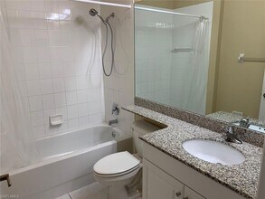 365 Stella Maris Dr N, Unit 4-1 in Naples, FL - Building Photo - Building Photo