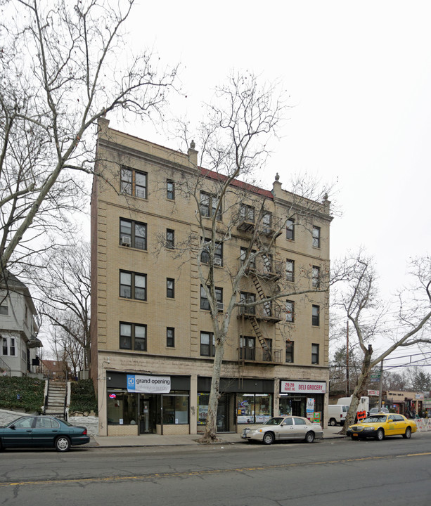 203 E 4th St in Mount Vernon, NY - Foto de edificio