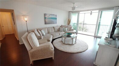 3235 Gulf of Mexico Dr in Longboat Key, FL - Building Photo - Building Photo