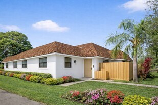 Lakeside Villas in Sunrise, FL - Building Photo