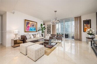 901 Brickell Key Blvd in Miami, FL - Building Photo - Building Photo