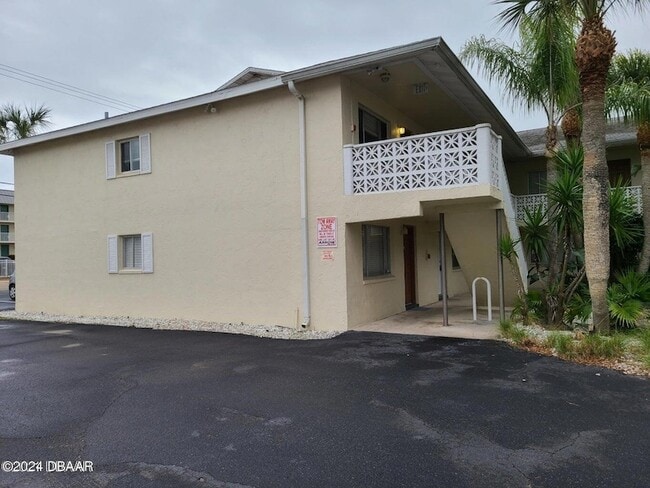 property at 102 S Peninsula Dr