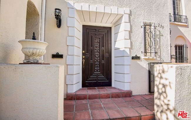 239 S Orange Dr in Los Angeles, CA - Building Photo - Building Photo