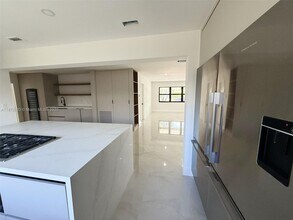 4021 NE 17th Terrace in Oakland Park, FL - Building Photo - Building Photo