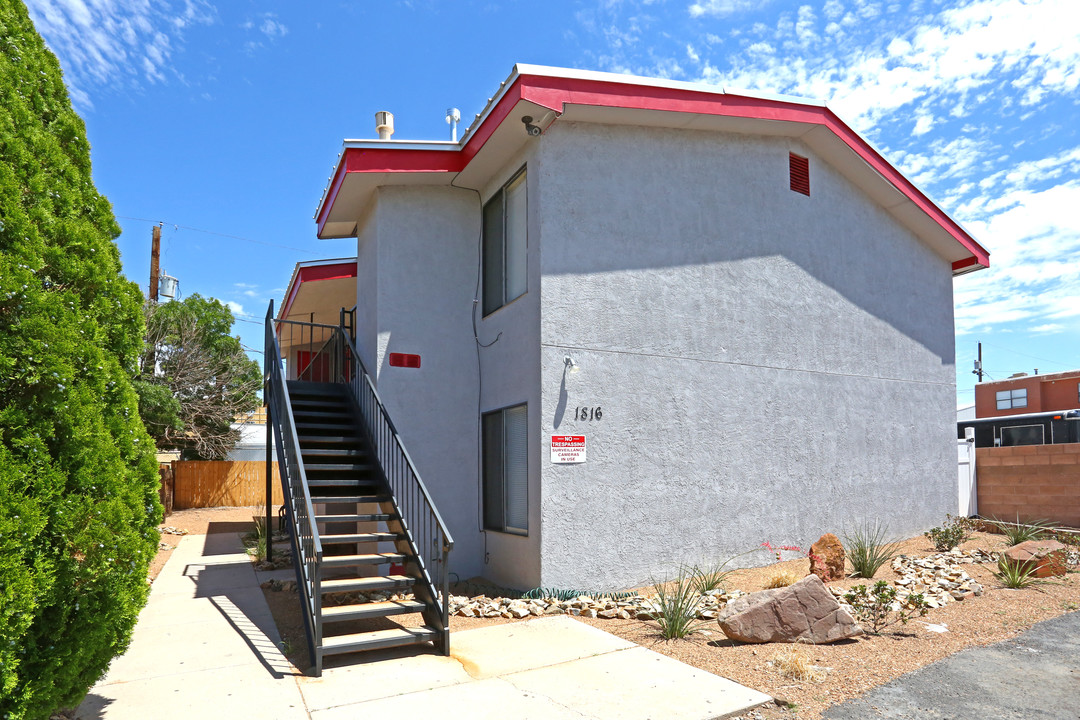 1816 Buena Vista Dr SE in Albuquerque, NM - Building Photo