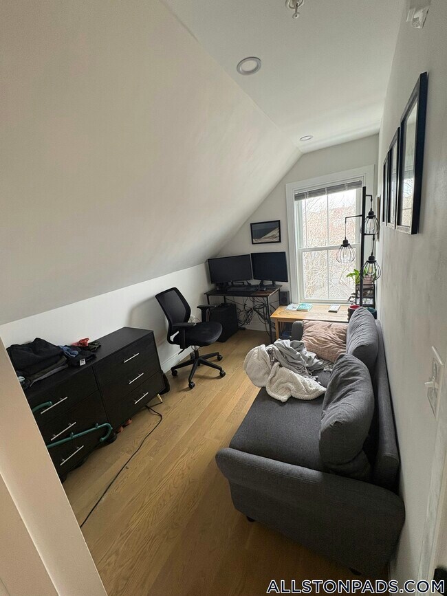 46 Ridgemont St, Unit 3