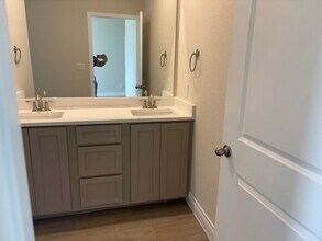 101 Growers Ave in Poteet, TX - Building Photo - Building Photo