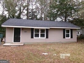 1119 George Cir in Griffin, GA - Building Photo
