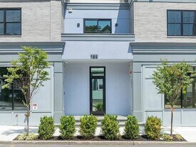 185-191 Ashford Avenue Unit in Dobbs Ferry, NY - Building Photo