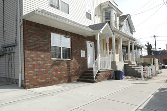 209 Catherine St in Elizabeth, NJ - Building Photo - Building Photo