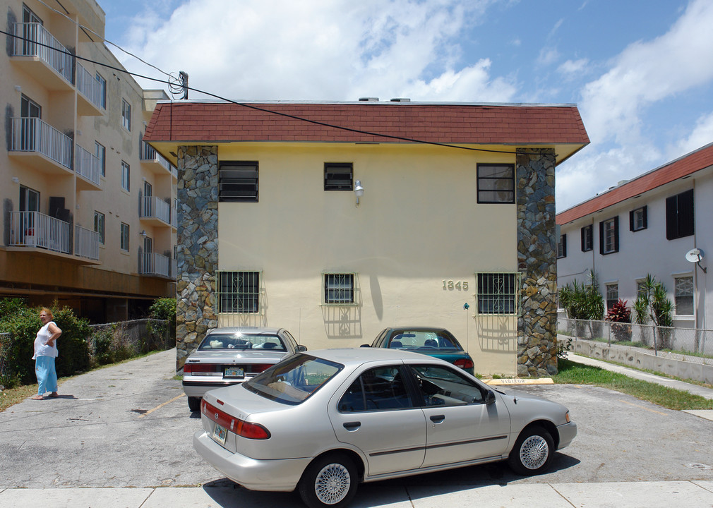 1345 SW 3rd St in Miami, FL - Building Photo