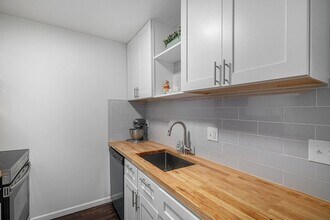 4110 Hale Pkwy in Denver, CO - Building Photo - Building Photo