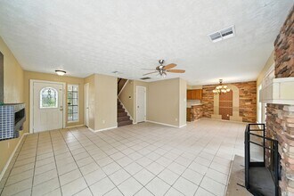 5203 E Pagewick Dr in Houston, TX - Foto de edificio - Building Photo