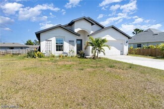 165 Blackstone Dr in Ft. Myers, FL - Building Photo - Building Photo