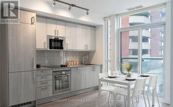 77 Mutual St in Toronto, ON - Building Photo - Building Photo