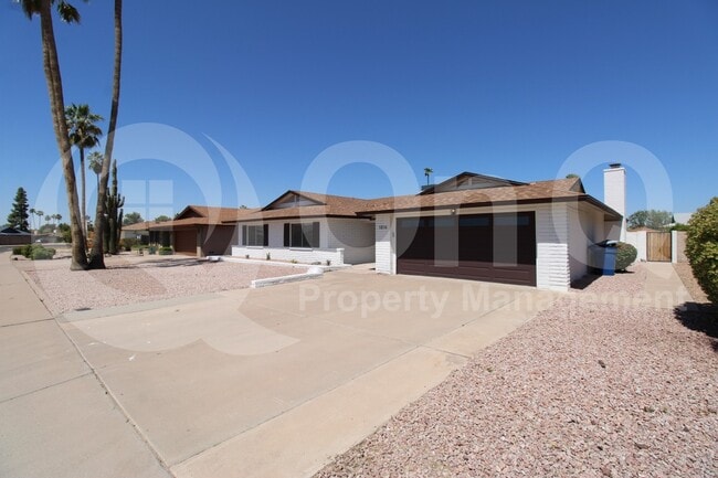 property at 1816 E Oxford Dr