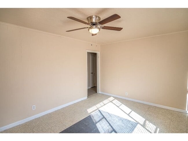 property at 1003 Poinsettia St