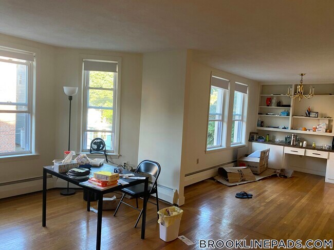312 Tappan St, Unit 5 in Brookline, MA - Building Photo - Building Photo
