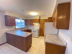 3741 Joan Dr in Waterloo, IA - Building Photo - Building Photo
