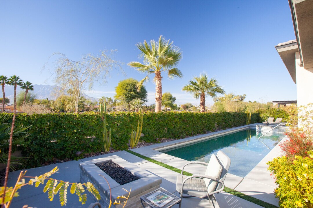 38 Burgundy in Rancho Mirage, CA - Building Photo