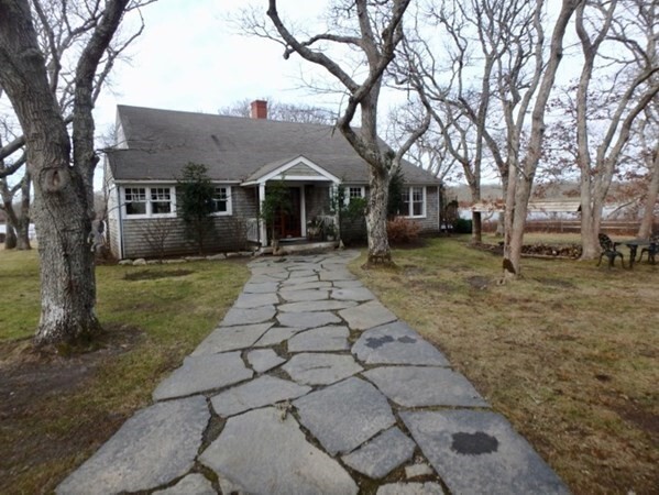 74 Turkeyland Cove Rd in Edgartown, MA - Building Photo