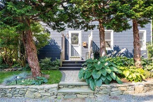 41 Indian Terrace in Middletown, RI - Building Photo