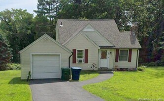 29 Hunts Brook Rd in Waterford, CT - Building Photo