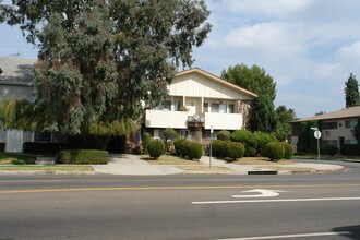 14205 Burbank Blvd in Van Nuys, CA - Building Photo - Building Photo