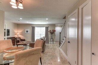8850 Kempwood Dr in Houston, TX - Building Photo - Building Photo