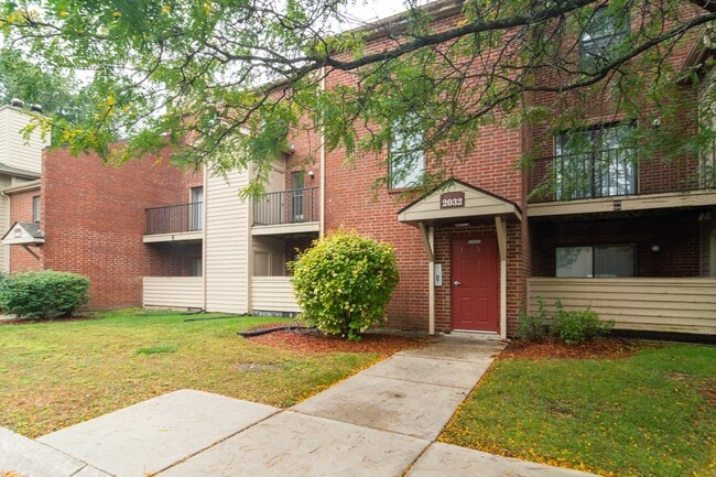 2032 N Rand Rd, Unit 106 in Palatine, IL - Foto de edificio - Building Photo