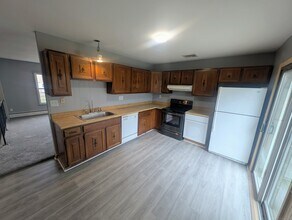 30 Cardinal Ln in Naugatuck, CT - Building Photo - Building Photo