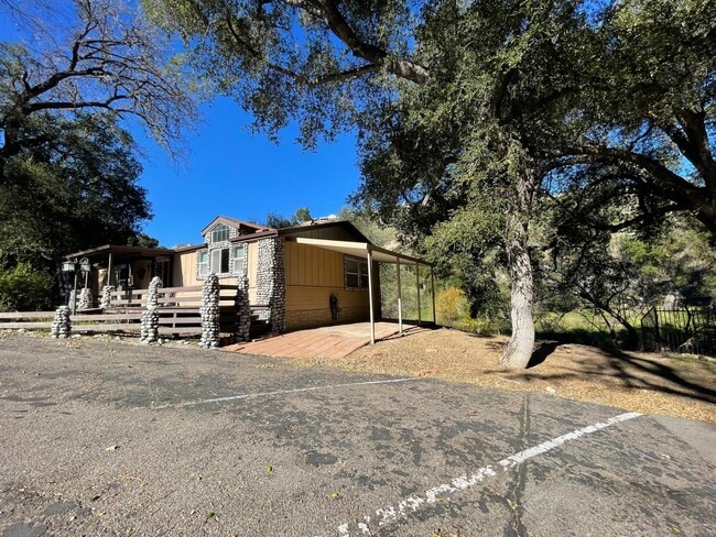 148 Sherwood Dr in Westlake Village, CA - Foto de edificio - Building Photo