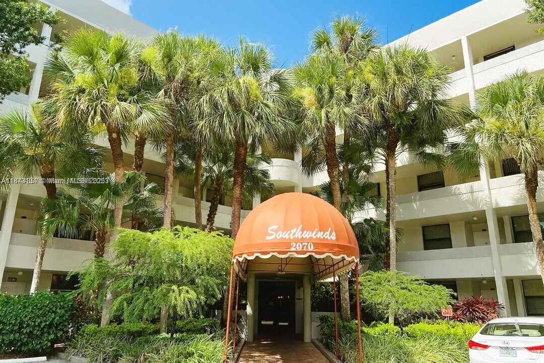 2070 Homewood Blvd in Delray Beach, FL - Building Photo