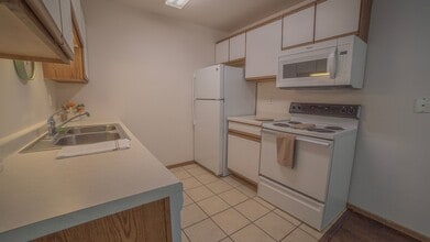 Evans Place 2 in Fargo, ND - Building Photo - Interior Photo
