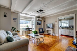 35 Pelham St-Unit -A in Newport, RI - Building Photo - Building Photo