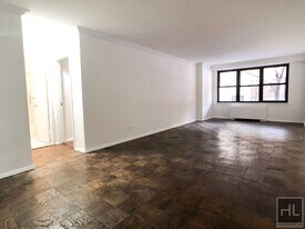 East 82nd Street, Unit 9K in New York, NY - Building Photo