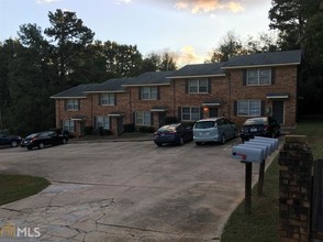 5 Townhouse Type Apartments in Oakwood, GA - Building Photo - Other