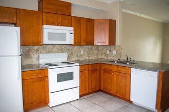 4110 Sevan St in Bacliff, TX - Building Photo - Building Photo