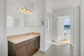 9 Somerset Ln in Edgewater, NJ - Building Photo - Building Photo