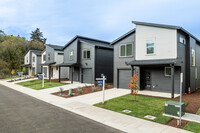 Quail Park Homes in Milwaukie, OR - Building Photo - Building Photo