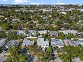 5841 SW 13th St in West Miami, FL - Building Photo - Building Photo