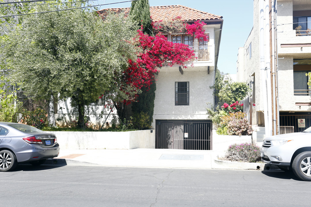 12011 Rochester Ave in Los Angeles, CA - Building Photo