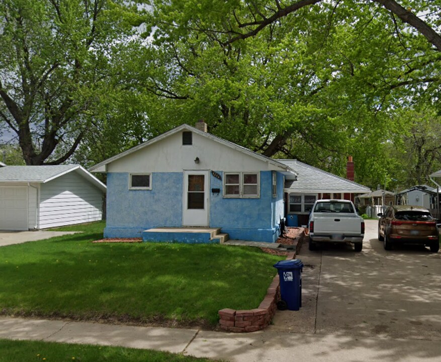 1204 S Van Eps Ave in Sioux Falls, SD - Building Photo