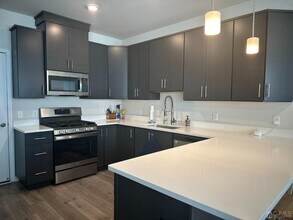 710 Greenland Square in Highland Park, NJ - Building Photo - Building Photo