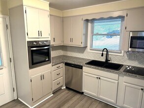 31 Elaine Dr in Newnan, GA - Building Photo - Building Photo