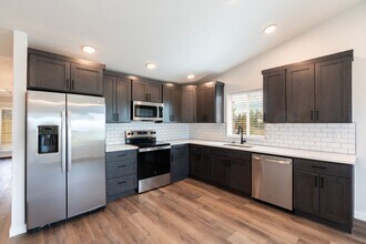 3088-3088 SW 46th St in Redmond, OR - Building Photo - Building Photo