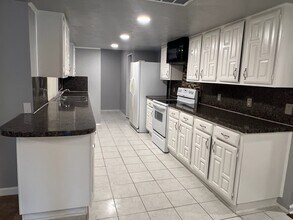 8103 Edgebrook Forest Ct in Houston, TX - Building Photo - Building Photo