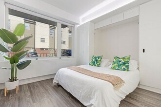 12607 Larchmere Blvd in Cleveland, OH - Foto de edificio - Building Photo