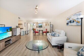 6562 Boca Del Mar Dr in Boca Raton, FL - Building Photo - Building Photo