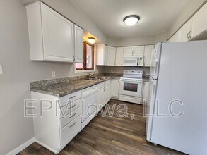 304 14th Ave SE in Independence, IA - Building Photo - Building Photo